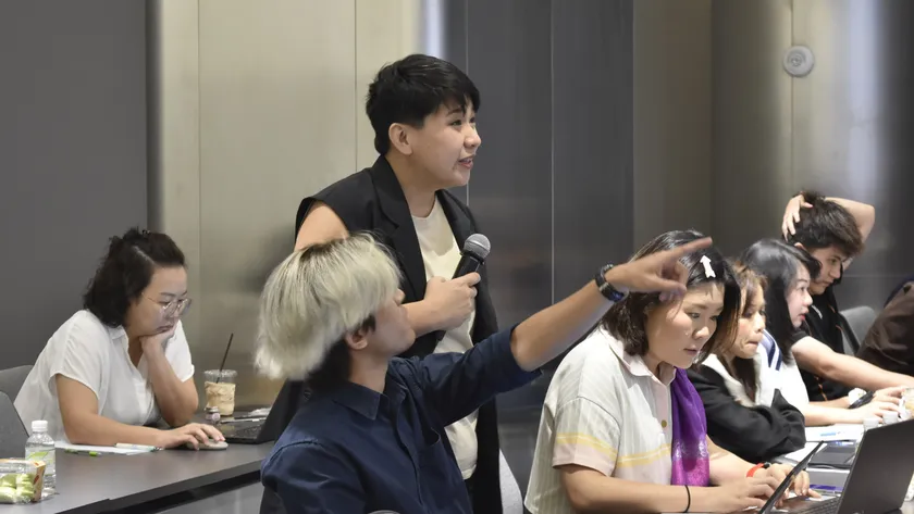 หลินกำลังสอนคลาส Data ในองค์กร